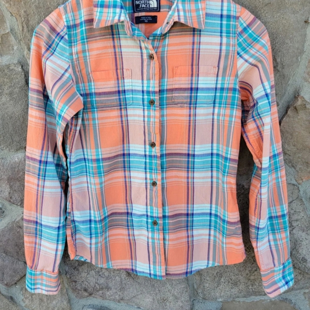 North Face button down - Picture 3 of 3